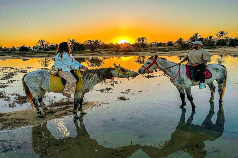 Aventure au Lagon Bleu : Excursion à cheval et à dos de chameau