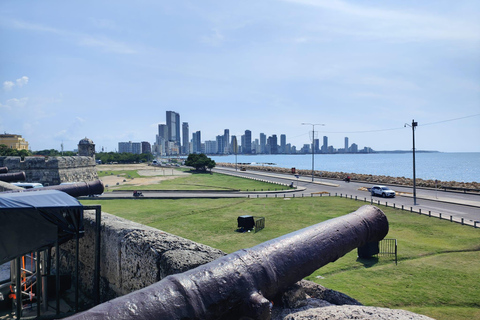 Tour insolito e autentico attraverso Cartagena de Indias, ColombiaUn tour super speciale e autentico a Cartagena de Indias, Colombia