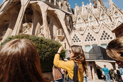 Barcelona: Sagrada Familia Tour w/Skip-the-Line Entry Ticket