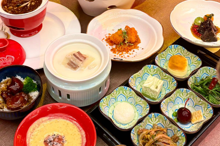 Wuhan: Yellow Crane Tower, East Lake & Hankow Tour