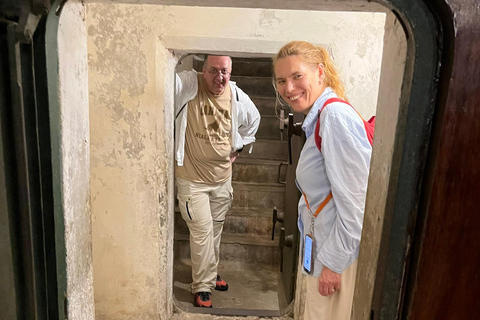 河内吉普车探索之旅：河内希尔顿、城堡、B52和火车站乘坐吉普车探索河内市