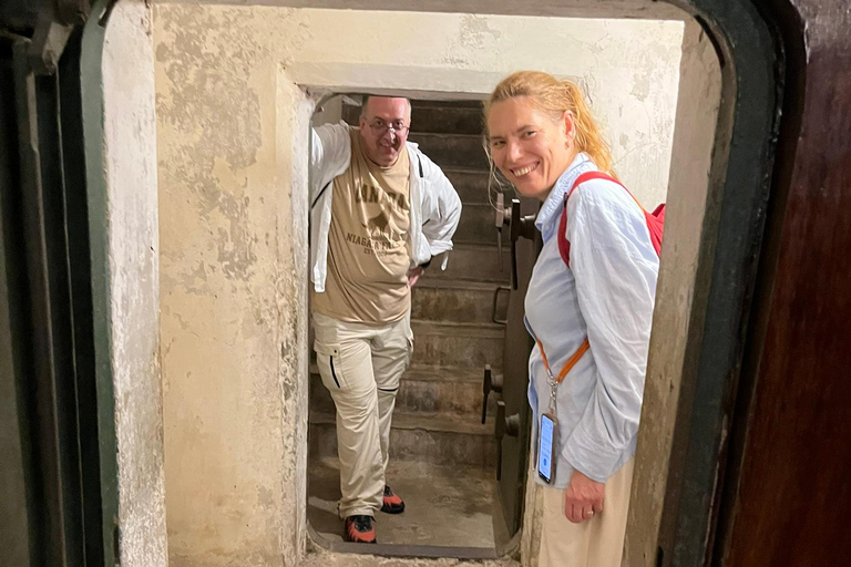 河内吉普车探索之旅：河内希尔顿、城堡、B52和火车站乘坐吉普车探索河内市