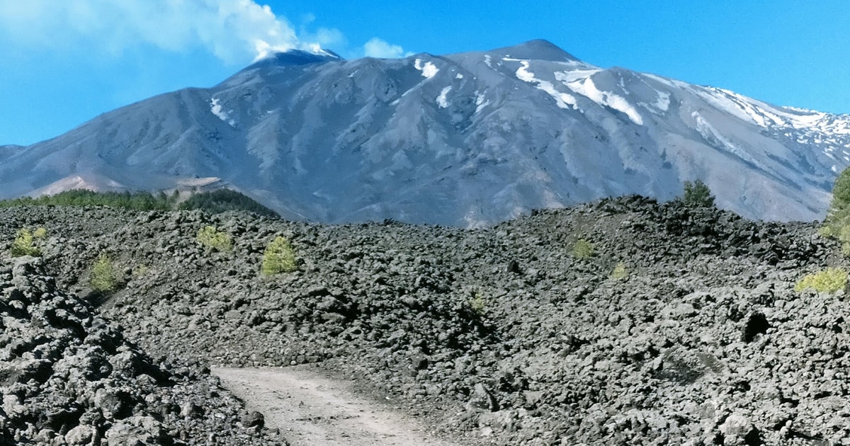 Monte Etna: Excursión privada en 4x4 desde Taormina | GetYourGuide