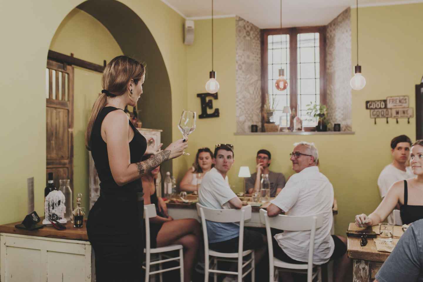 Rome: Trastevere Wine Tasting with Food Pairing and Gelato