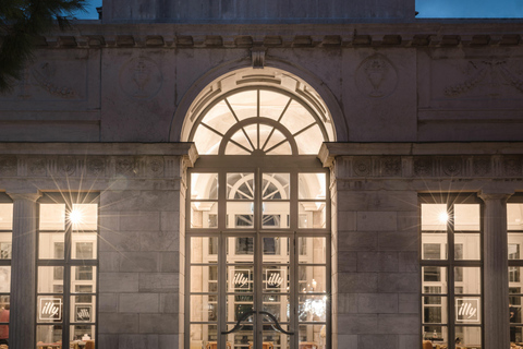 استرخِ لتناول القهوة أو تناول وجبة طعام في مقهى إيلي في ساحة سانت ماركاستراحة لتناول القهوة