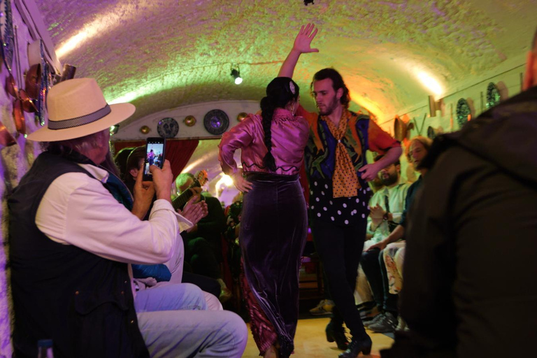 Granada: Spettacolo di flamenco tradizionale in una grotta Biglietto d&#039;ingressoGranada: Spettacolo di flamenco tradizionale in una grotta