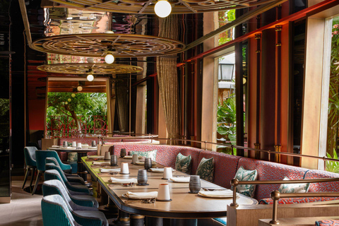 Bangkok: Jim Thompson, Un ristorante tailandese Pacchetti F&amp;BJim's Sharing Set per 2 persone, incluso 1 drink a persona