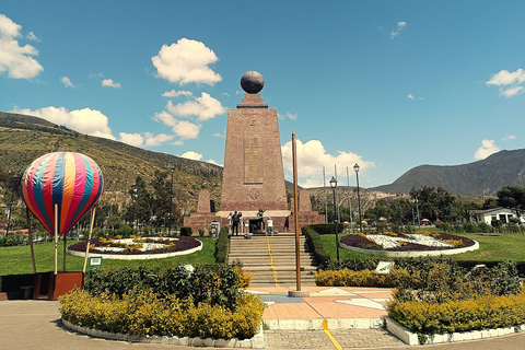 Tour PRIVADO de la Mitad del Mundo y Teleférico