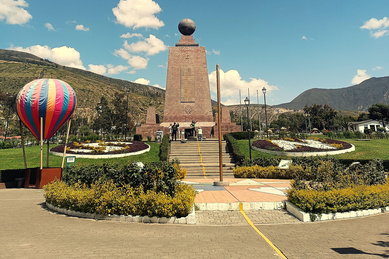 Tour PRIVADO de la Mitad del Mundo y Teleférico