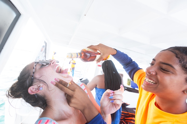 Punta Cana: Imprezowa łódź z nurkowaniem w naturalnym basenie