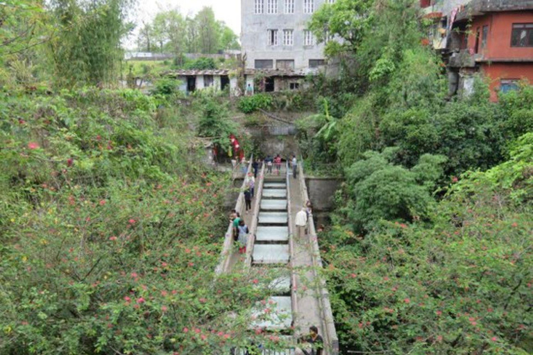 Pokhara Lycka: En fängslande resa genom grottor och sjöarPokhara - en heldagstur Dagsutflykt med Mahendra Cave och David&#039;s ...