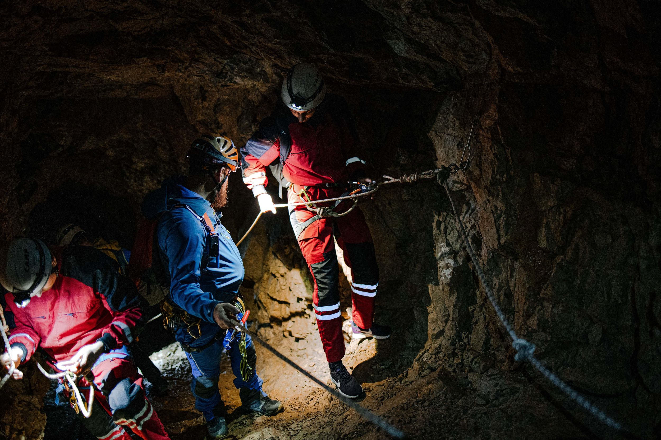 TUNNEL ABSEILING PLUS Tour durch den Untergrund
