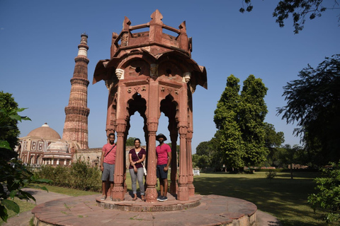 Delhi: Oud en Nieuw Delhi Hele of halve dag tour met gidsHele dag - Oud & Nieuw Delhi (auto, gids, lunch & entreegeld)