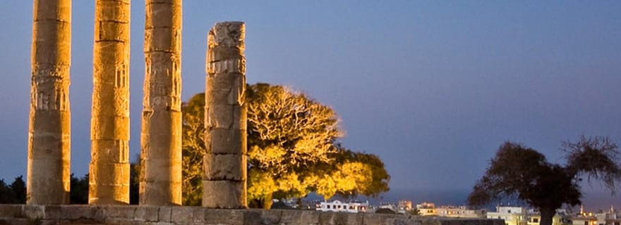 Rhodes : Visite guidée de la ville de Rhodes la nuit avec musique live et dîner