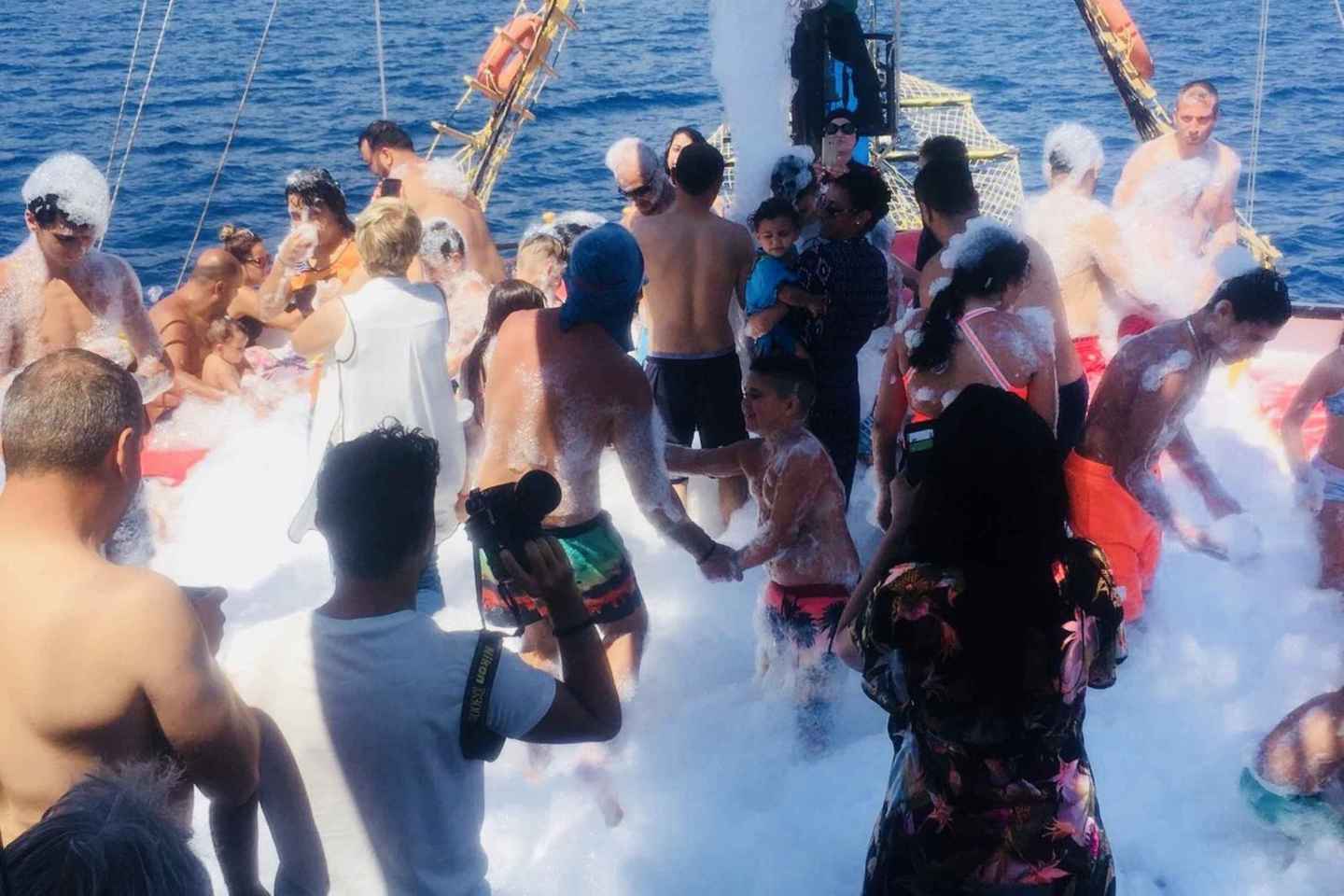 Alanya: Pirate Boat Trip with Optional Pick Up and Lunch