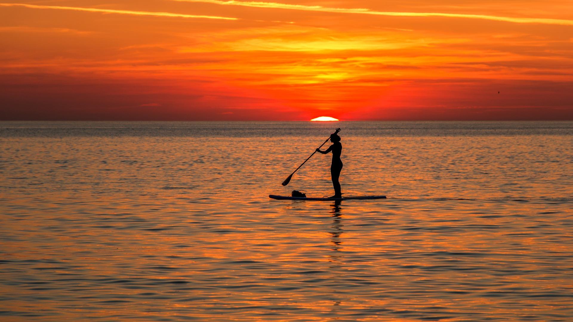 Paddle Board Rental: Mit Leichtigkeit über das Wasser gleiten