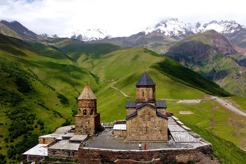 Depuis Tbilissi : Excursion d'une journée à Ananuri, Gudauri et KazbegiConducteur uniquement