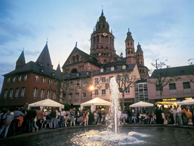 Visit Guided tour in Mainz on the Rhine in german and english in Wiesbaden