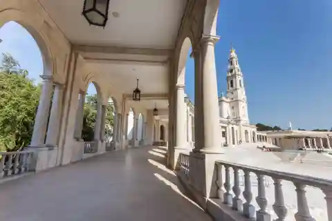 De Lisboa: Viagem privada de 1 dia a Fátima, Nazaré e Óbidos