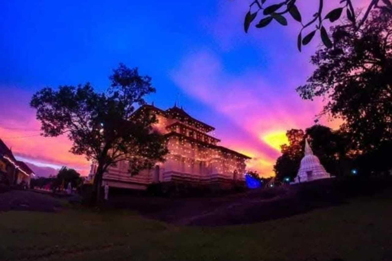 Kandy Evening City Tour & Dance Show Reservations by Tuk-Tuk Kandy evening tour