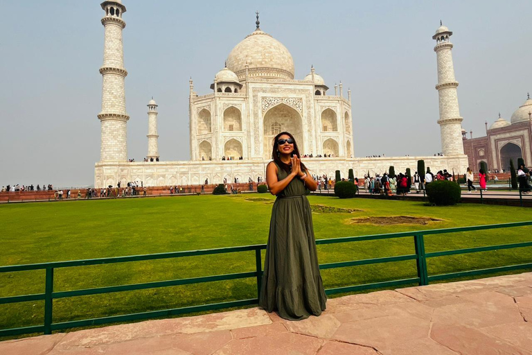 From Delhi: Private Sunrise Taj Mahal Tour by CarTour privado desde Delhi - Coche, guía, entradas y comida de 5 estrellas