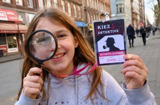 Hamburg: St. Pauli Detektivtour mit Detektivhund für Familien