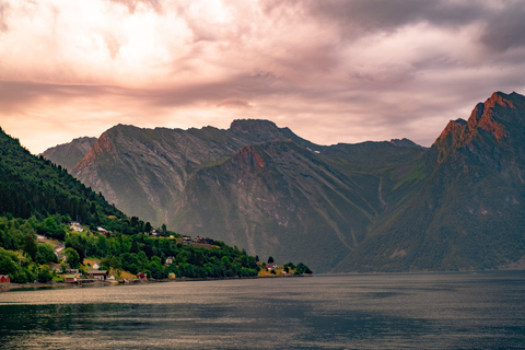 Croisière dans le fjord Hjørundfjord Øye-Ålesund aller simple