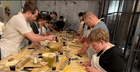 Florence: Pasta & Tiramisu Cooking Class with Unlimited Wine