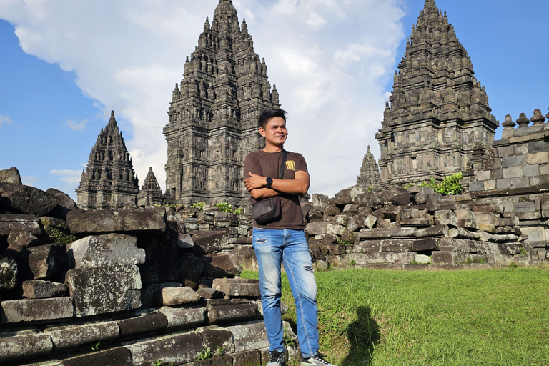 "Java Highlights: Yogyakarta to Bromo & Ijen Volcanoes"