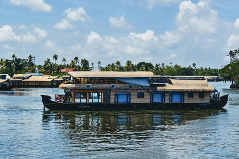 From Mumbai: Alappuzha Backwater Houseboat Cruise with Meals