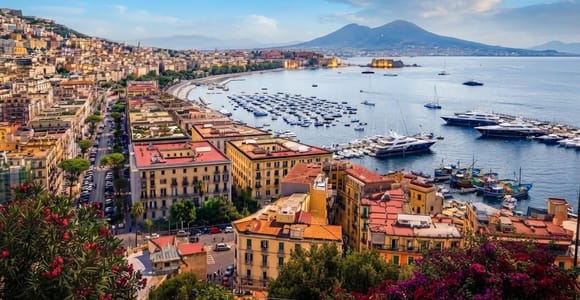 The Real Naples: gossip, secrets & life