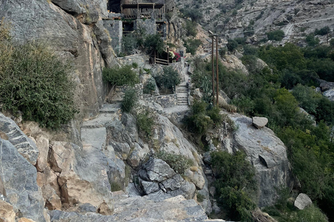 AMOUAGE: Całodniowa prywatna wycieczka do Nizwa i Al Jabal AkhdarCałodniowa prywatna wycieczka do Nizwa i Al Jabal Akhdar