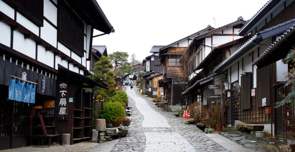 Kyoto: Early Morning Kimono Photoshoot with Photographer