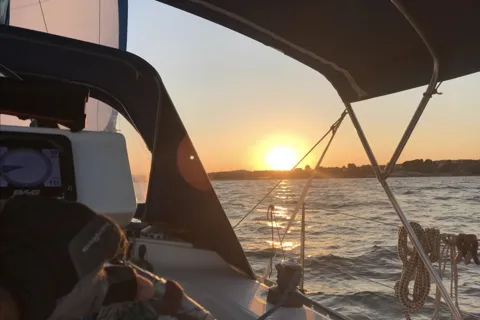 Ab Obzor: Yachtfahrt bei Sonnenuntergang mit Wein und Snacks, Nessebar