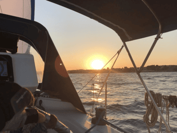 Ab Obzor: Yachtfahrt bei Sonnenuntergang mit Wein und Snacks, Nessebar