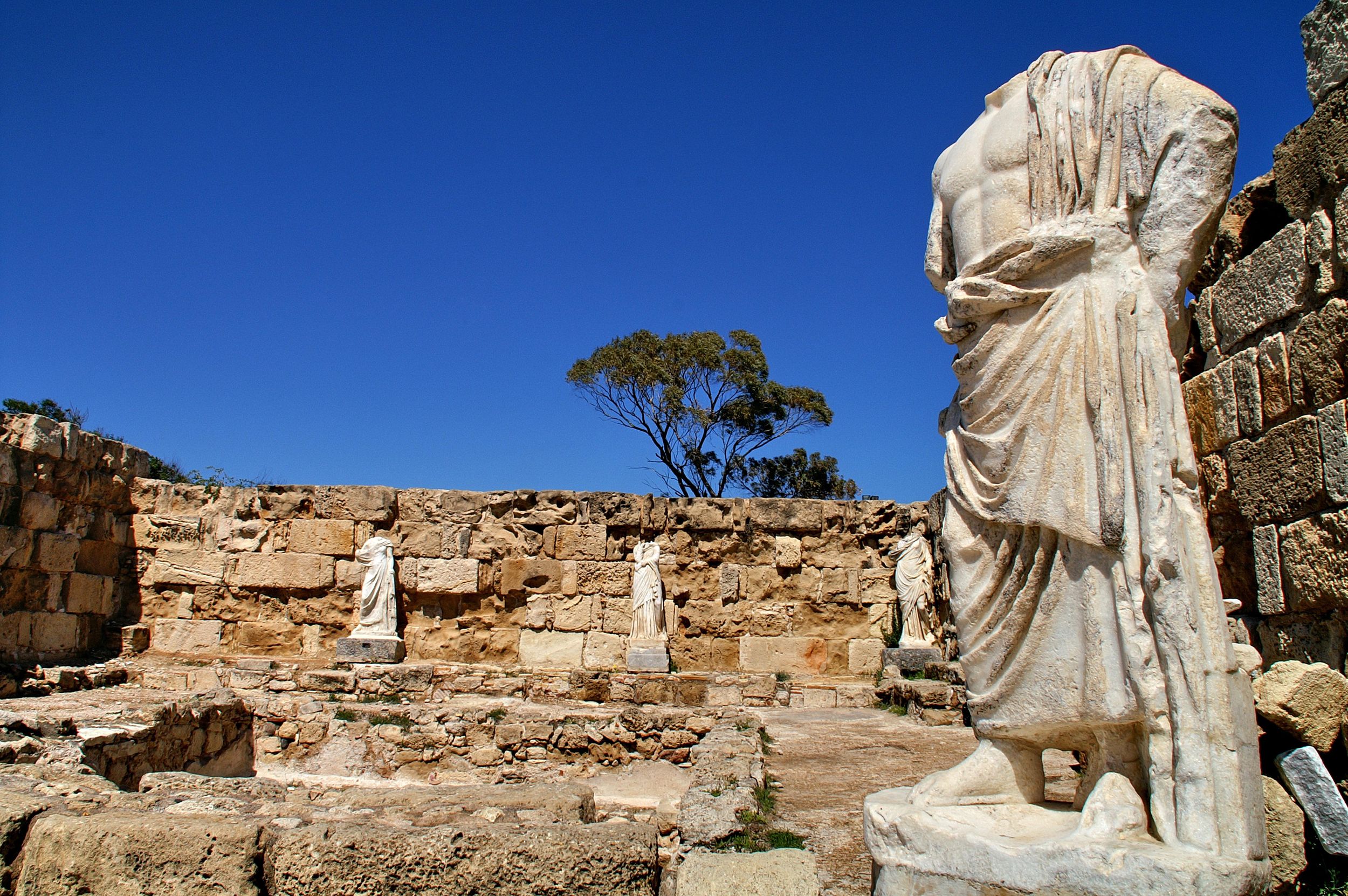 Famagusta & Salamis mit einem polnischsprachigen Reiseführer
