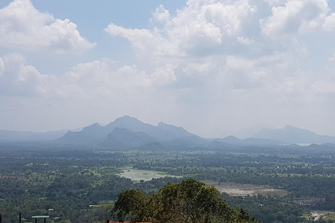 Colombo to Sigiriya: 2-Day Tuk-Tuk Journey Breezy Country
