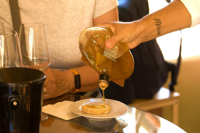 Florenz: Tolle Chianti-Wein- und Olivenöl-Tour mit MittagessenWein und Olivenöl – ein echtes Erlebnis