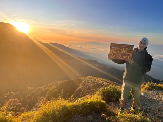 Hiking Mount Sangkareang (Tetebatu Crater-Rim) 2D1N