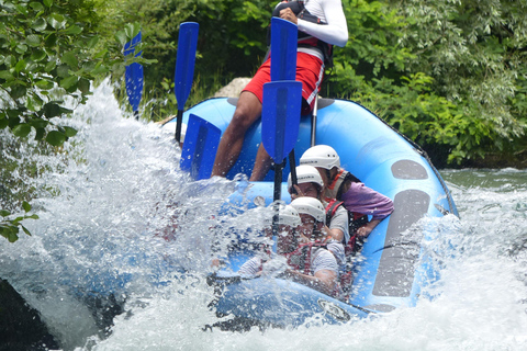 Spalato/Omiš: Rafting sul fiume Cetina con salto dalla scogliera e nuotoRafting di 3 ore da Almissa