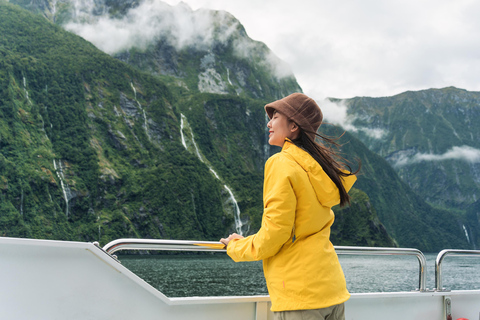 Milford Sound Day Tour with Scenic Cruise from Queenstown