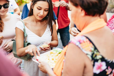Munich: Viktualienmarkt Gourmet Food Tour
