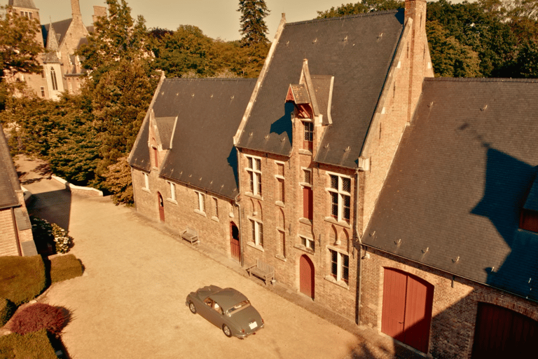 Brugge: Privétour met klassieke auto langs kastelenBrugge: Privétour met klassieke auto langs de kastelen