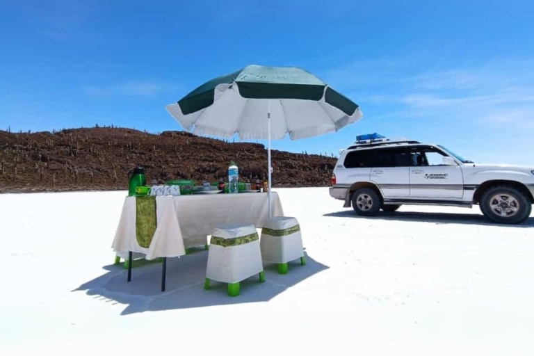 2-daagse privérondreis naar de Salt Flats vanuit Uyuni in het droge seizoen