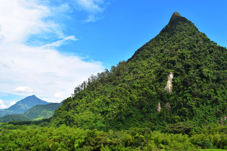 Cerro Tusa: Wandelen naar de top van de hoogste natuurlijke piramide