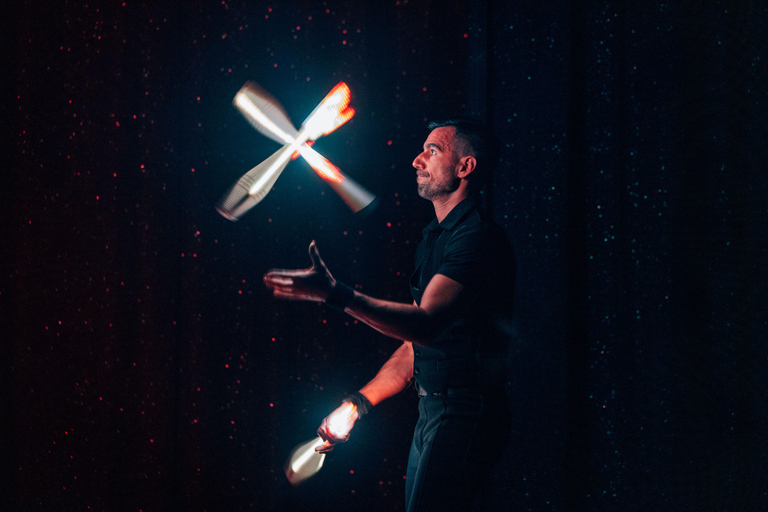 Paris: Kabarettshow im La Nouvelle Eve mit ChampagnerShow um 22:30 Uhr