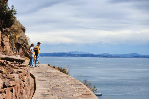 Puno : excursion d&#039;une journée aux îles flottantes d&#039;Uros et à l&#039;île de Taquile