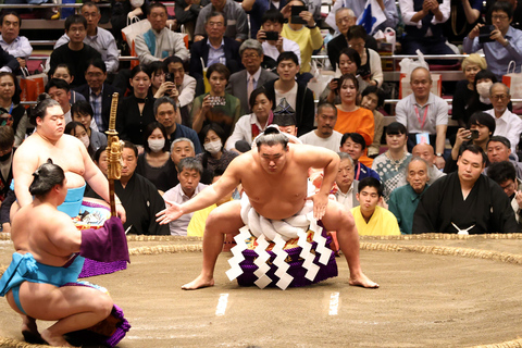 Tickets für das Osaka-Sumo-Turnier mit englischsprachigem Experten-GuideReservierter Sitzplatz D