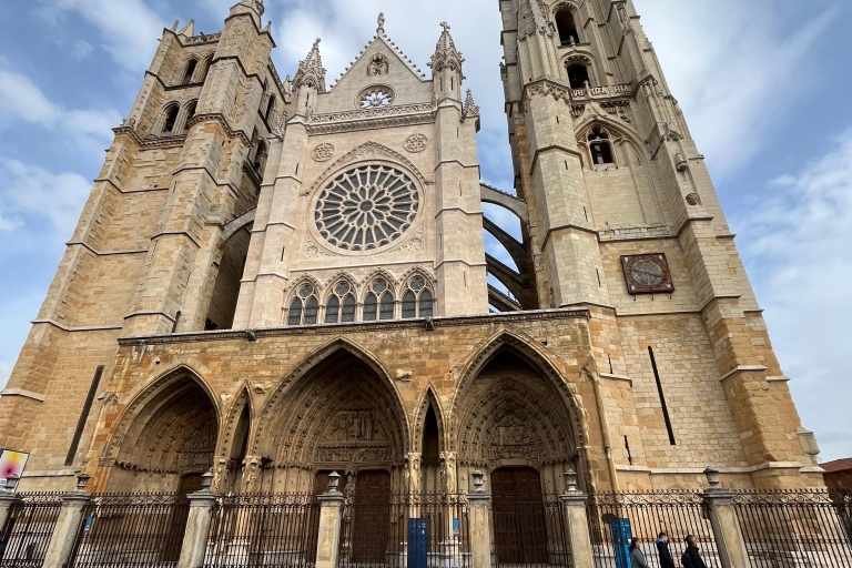 Visite d'Oviedo Castrillo Polvazares Astorga et de la cathédrale de LéonTour Oviedo Castrillo Polvazares Astorga y Catedral de Leon