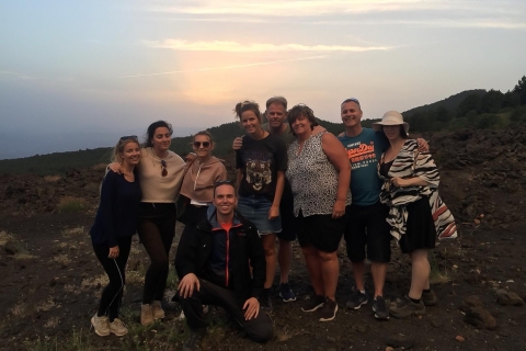 Desde Catania: tour al atardecer en el monte EtnaTour del volcán Etna al atardecer en inglés